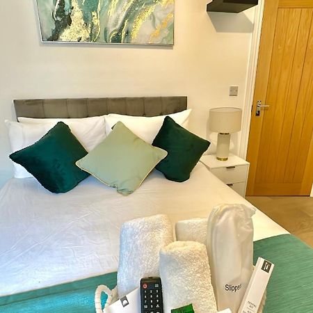 The Green Luxe En-Suite In Stratford Лондон Екстериор снимка
