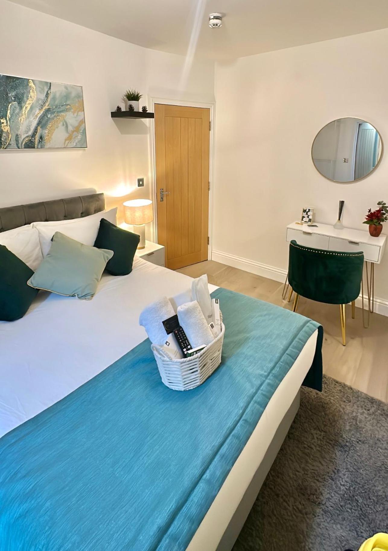 The Green Luxe En-Suite In Stratford Лондон Екстериор снимка