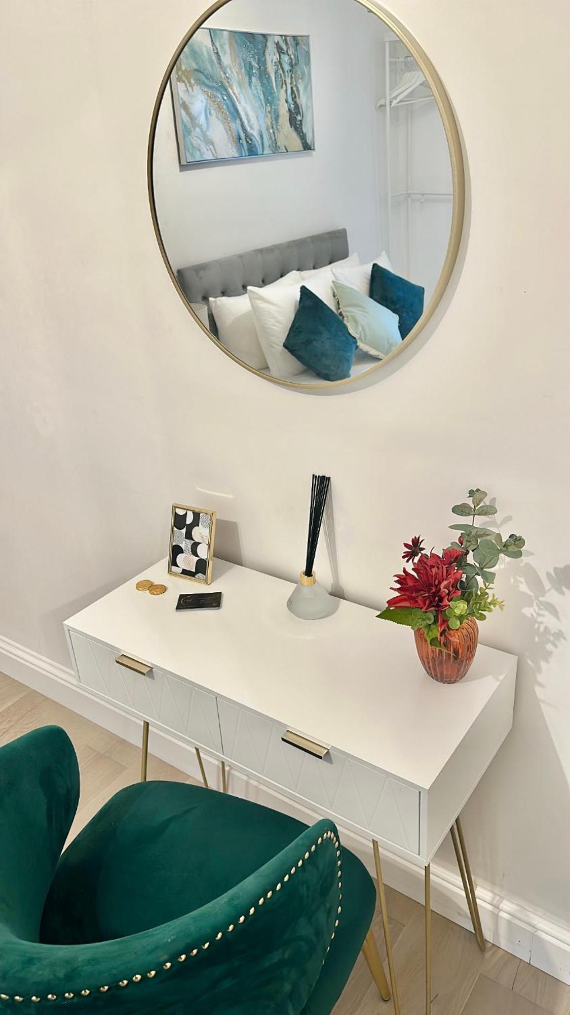 The Green Luxe En-Suite In Stratford Лондон Екстериор снимка